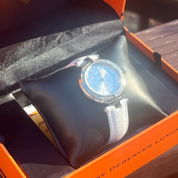 Stührling white watch womens. - Picture 5 of 8